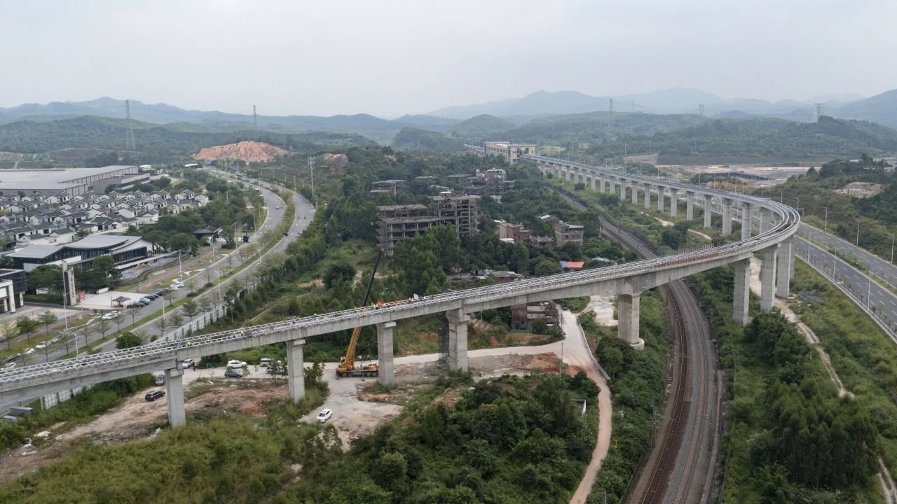 清遠(yuǎn)磁浮全線軌道貫通